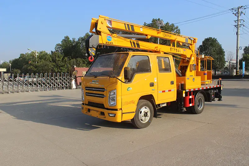 Medium Articulating Boom Work Truck
